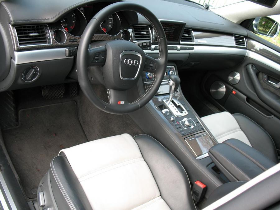 Интерьер Audi S8 (D3) 2008 года  (NA) (фото 14 из 62)
